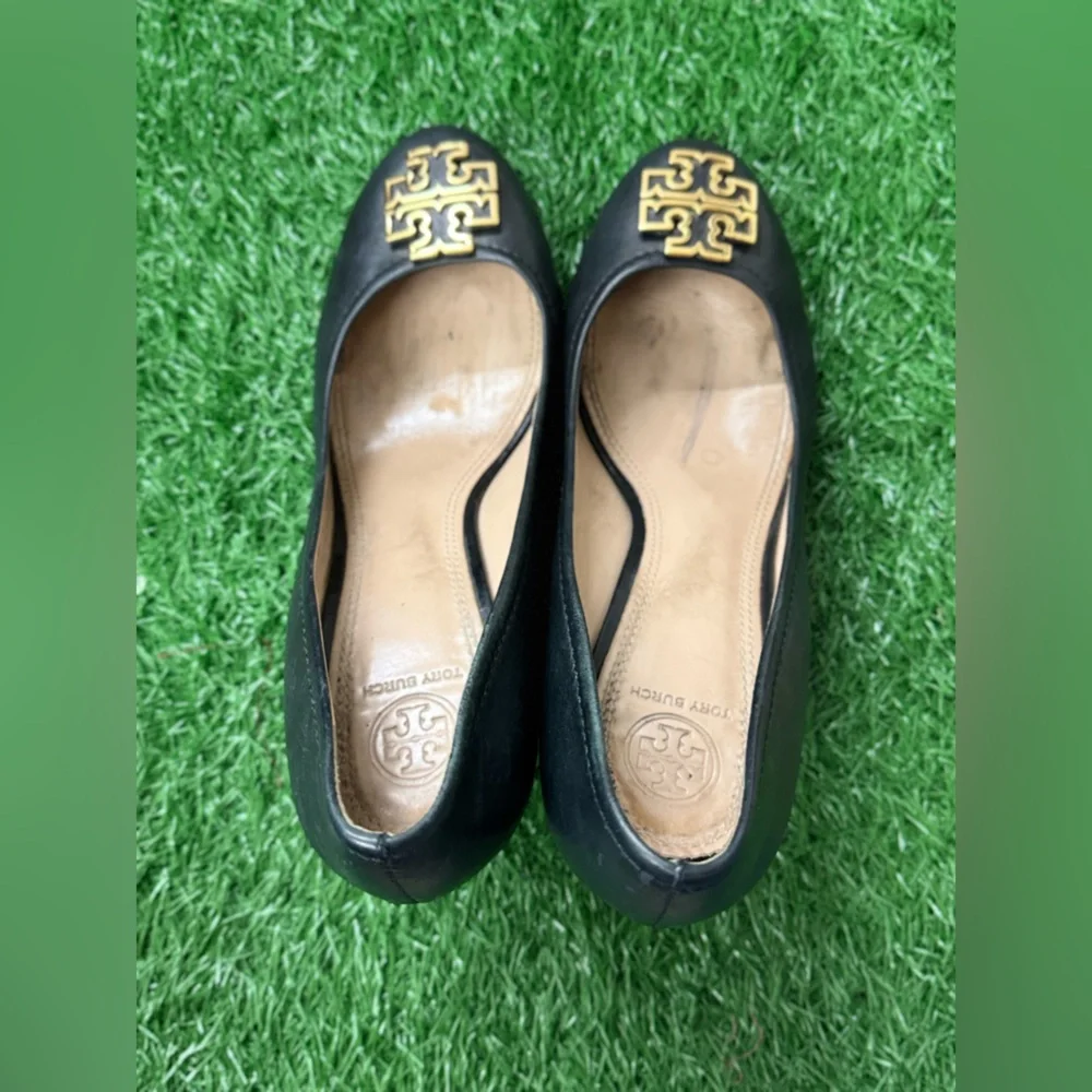 Tory Burch Black Pumps with Gold Accents‎ Size 9M